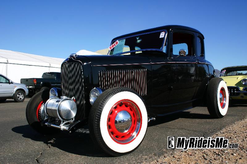 Traditional Style 1932 Ford 3 window coupe