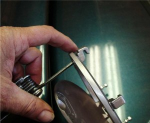 Removing the cast hooks from the cap before installing