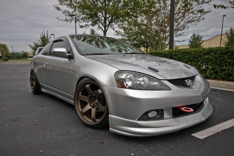 Jose's DC5 is hellaflush with Rota 18x9.5 inch wheels with a +20mm offset