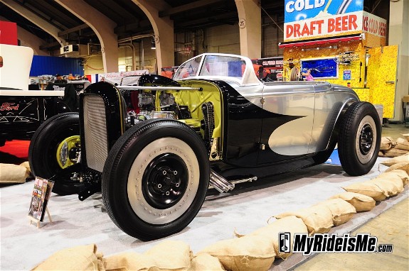 Platinum Bomb 32 Ford Roadster by Hollywood Hot Rods-10