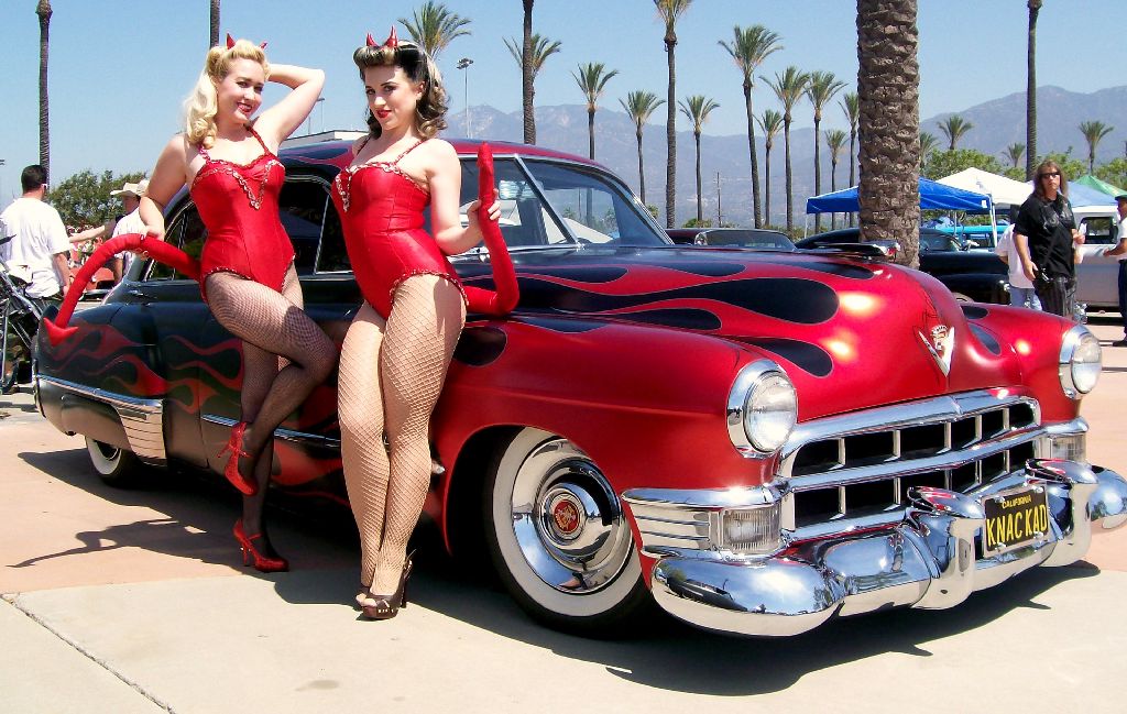 Pinups Shelby loveland and Lisa luxe At Mooneyes Summer Show 2010, devil pinups car, irwindale car show