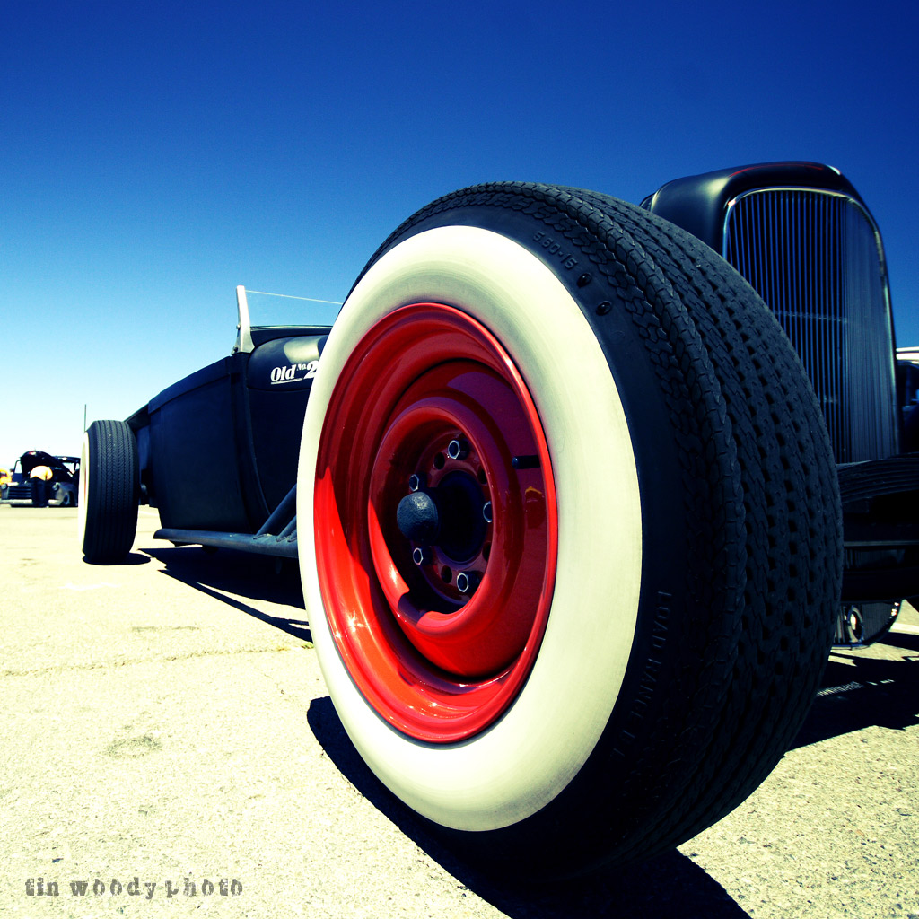 Wide White walls and red stell wheels - Classic hot rods, white wall tires, black hot rods