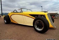 Its hard to tell, but this experimental 1933 roadster is packin a 4.6L V8 under that hood!