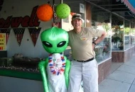 Hangin' out with the alien on the main drag of Roswell, NM.